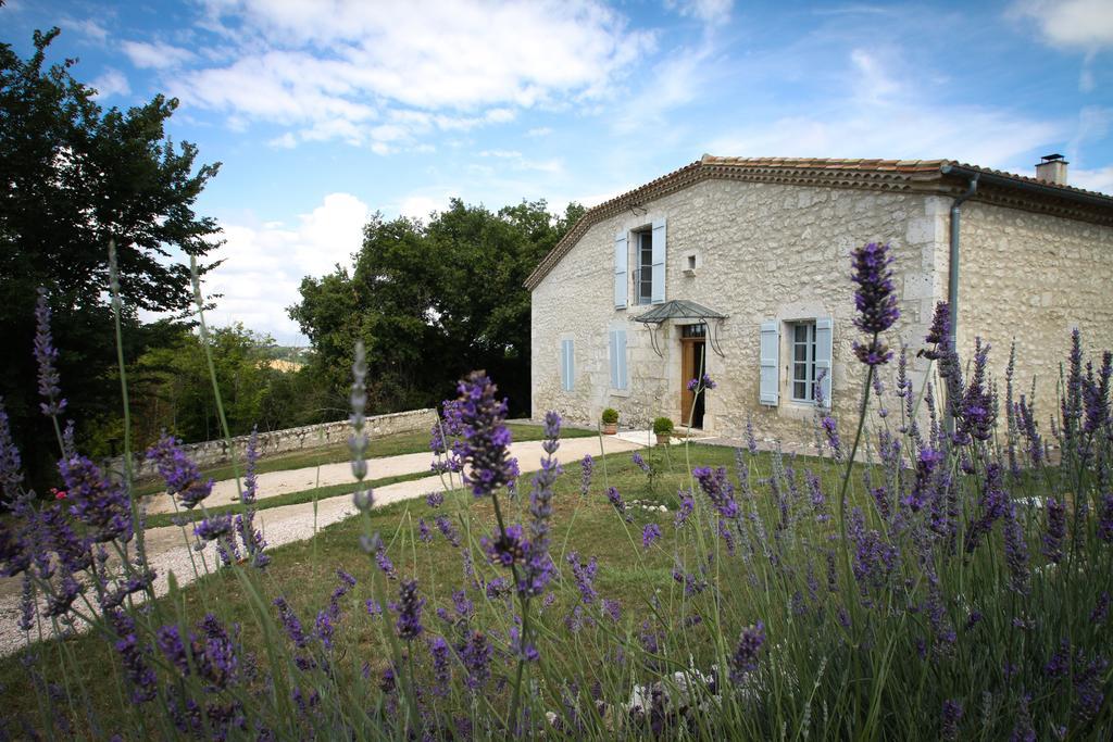 Chambres D'Hotes Domaine De Nazere Avezan Exterior photo