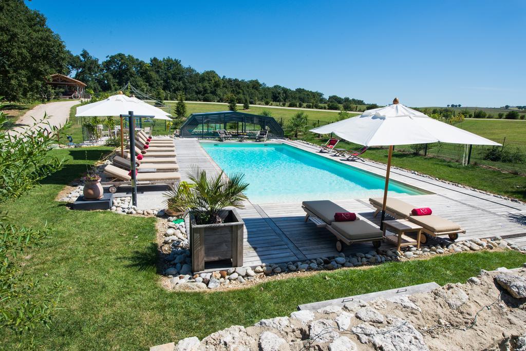 Chambres D'Hotes Domaine De Nazere Avezan Exterior photo