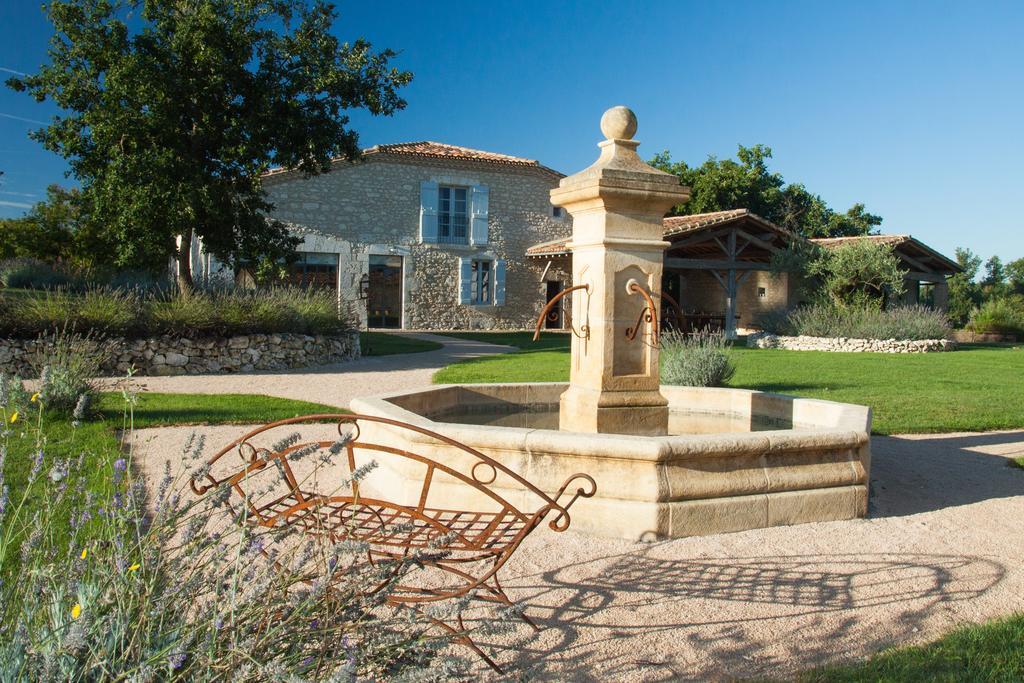Chambres D'Hotes Domaine De Nazere Avezan Exterior photo