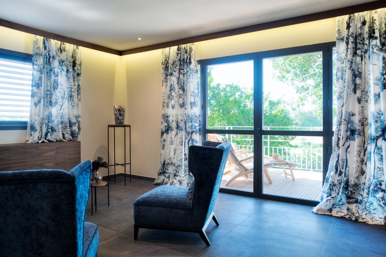 Chambres D'Hotes Domaine De Nazere Avezan Exterior photo